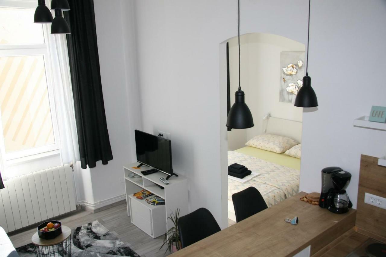 Stylish Apartment In City Center Pula Ngoại thất bức ảnh